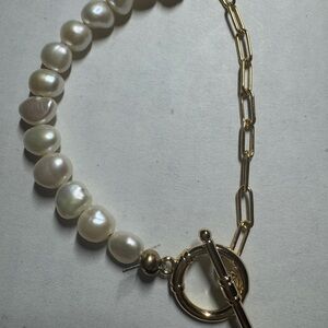 Elegant Gold and Cream Pearl Bracelet